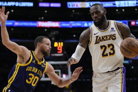 NBA roundup: Steph Curry lifts Warriors past Lakers in return